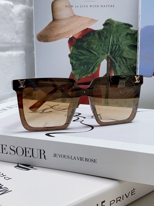 ルイヴィトンサングラス背面デザイン